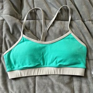 Lululemon Flow Y Nulu Sports Bra - size 4
